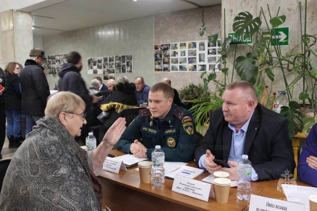 Представители МЧС ответили на вопросы сотрудников АО "Фрязинский завод мощных транзисторов"